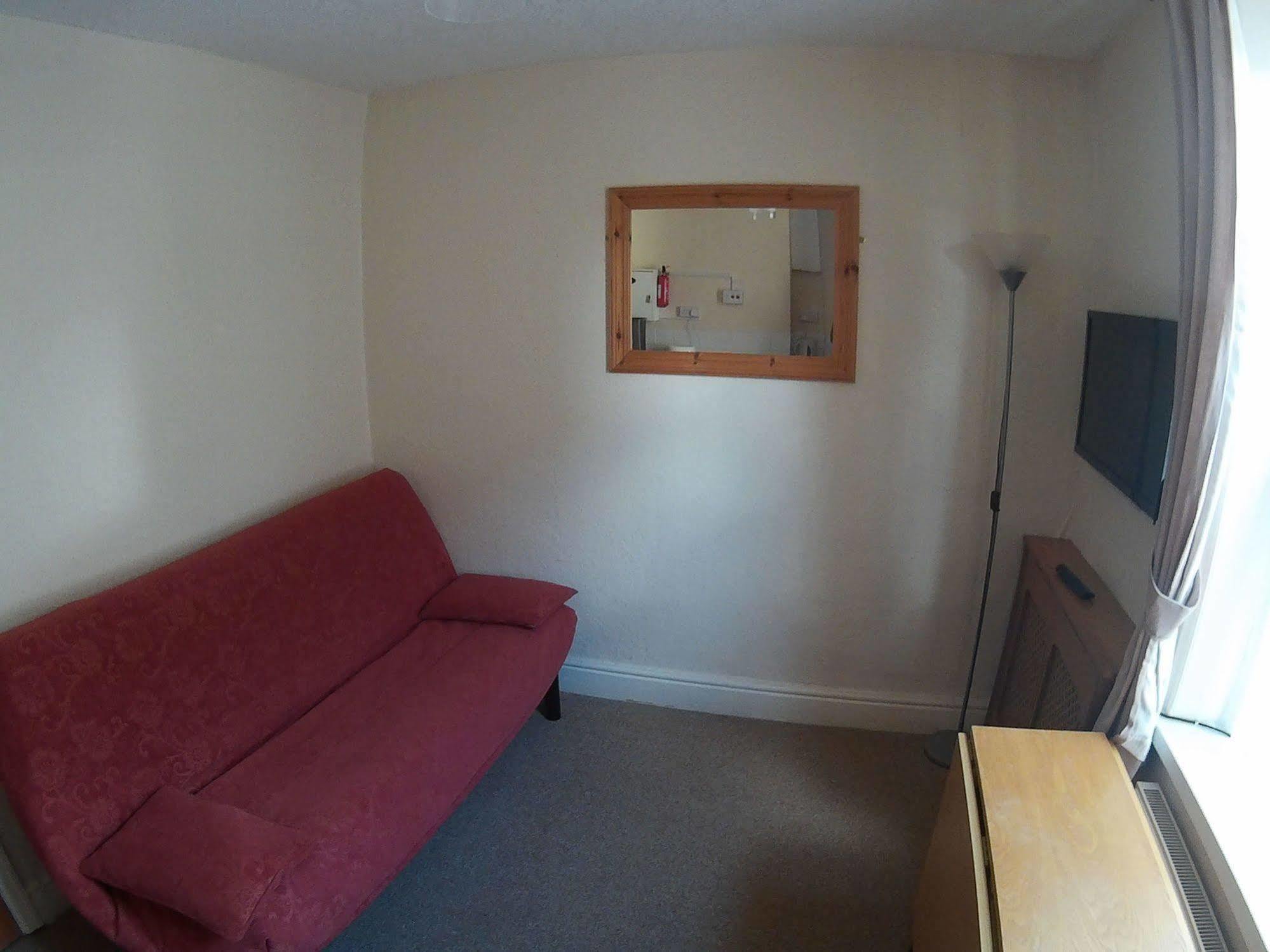 Cleveland Court Apartments - Blackpool — Photos 2