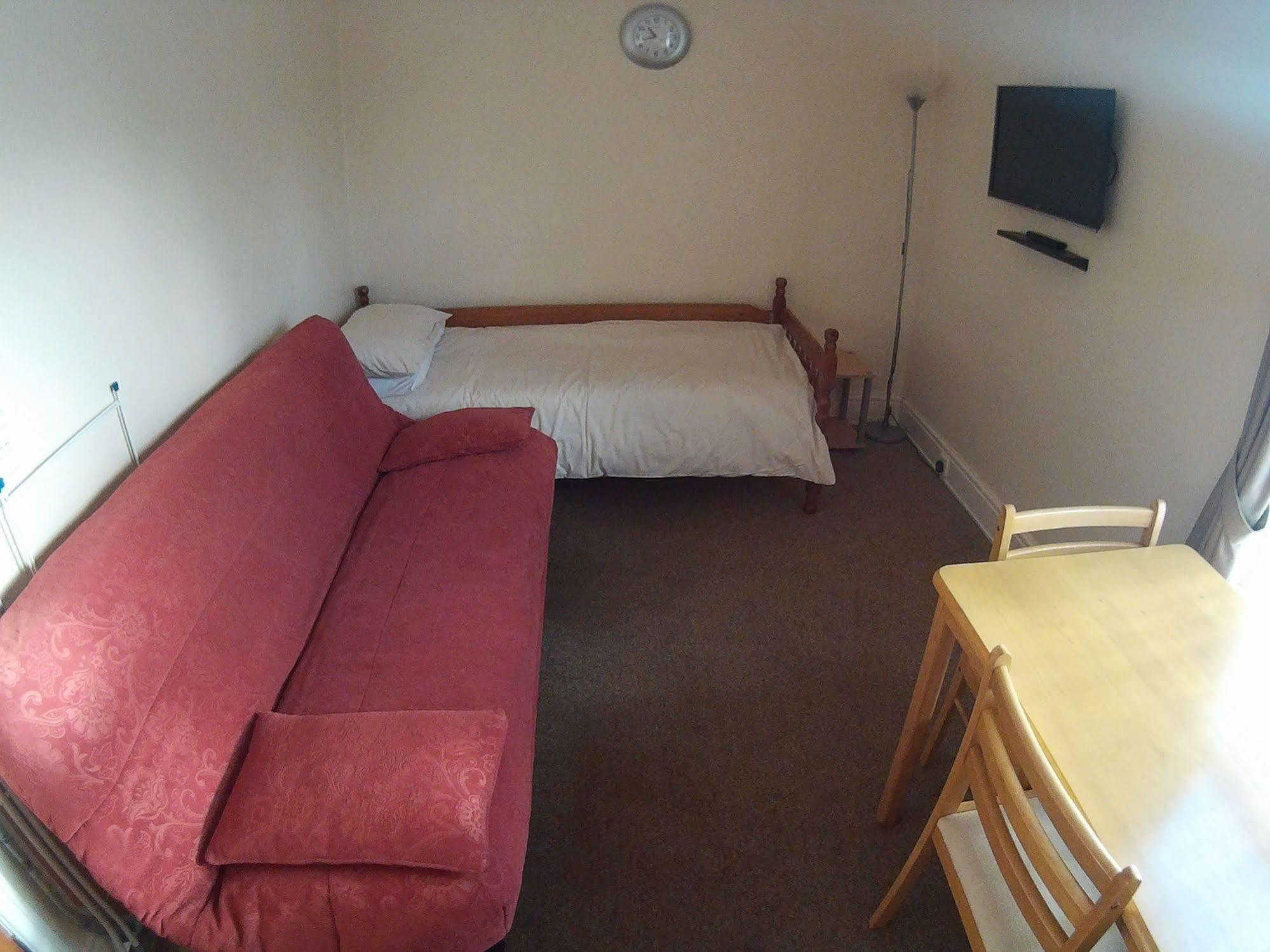 Cleveland Court Apartments - Blackpool — Photos 1